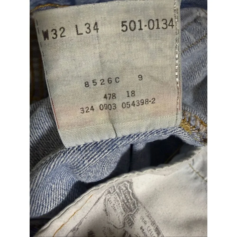 Vintage Levi’s 501 Jeans USA Made W32 L34 Button Fly 501-0134 Light Wash Denim S